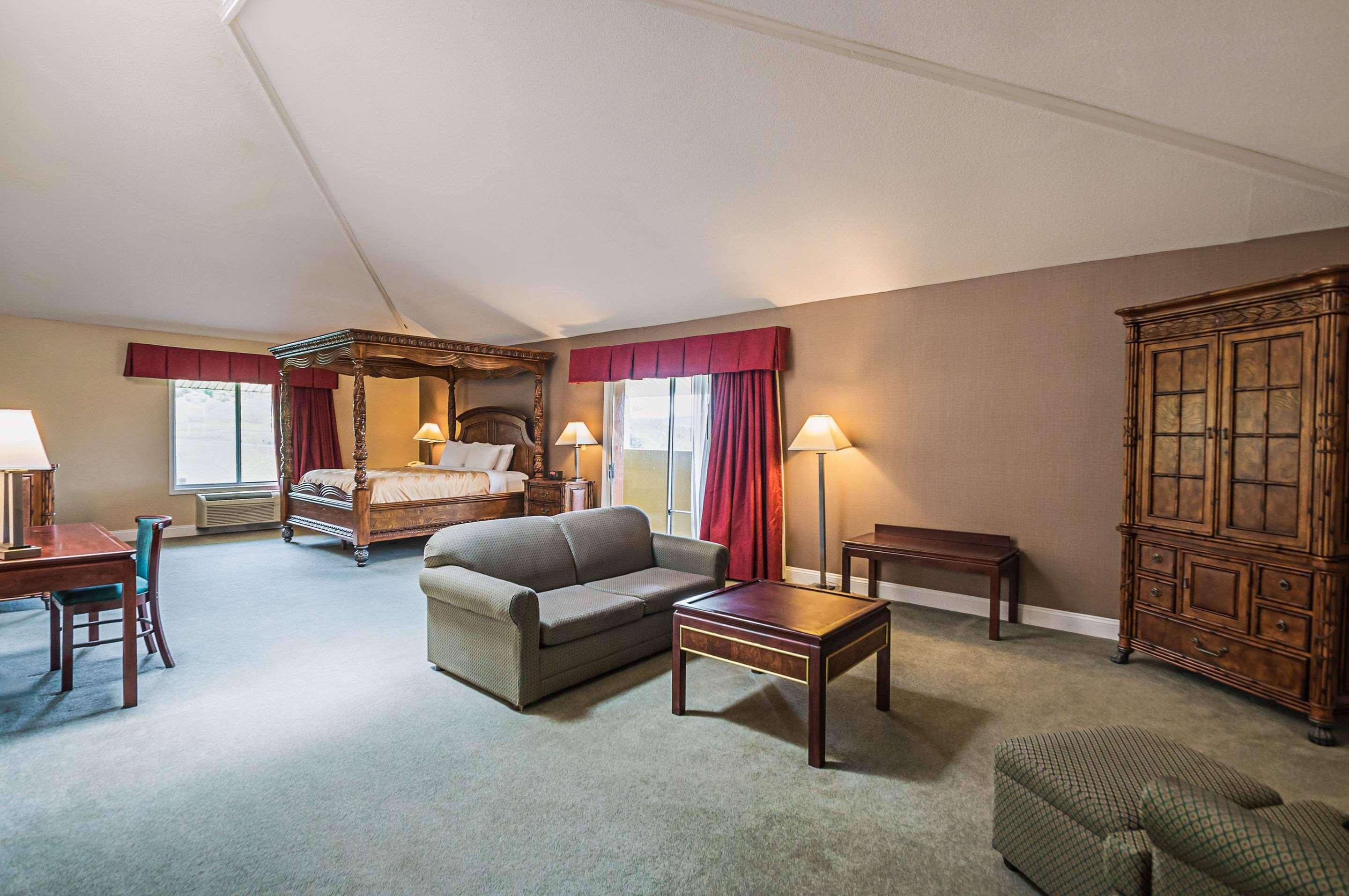Quality Inn & Suites Frostburg-Cumberland מראה חיצוני תמונה